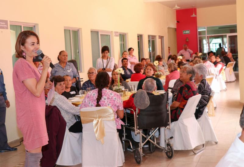 CELEBRAN DÉCIMO ANIVERSARIO DE LA CASA DEL ABUELO