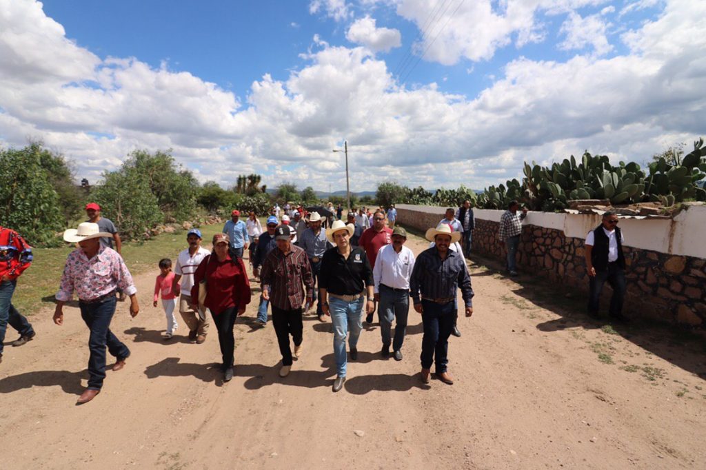 REFRENDA ULISES MEJÍA HARO COMPROMISO DE ATENDER SERVICIOS BÁSICOS EN LAS COMUNIDADES