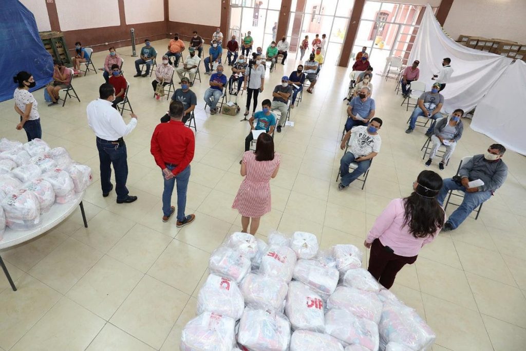 ENTREGA SEDIF APOYOS A DIVERSOS GRUPOS SOCIALES EN EL MUNICIPIO DE JALPA